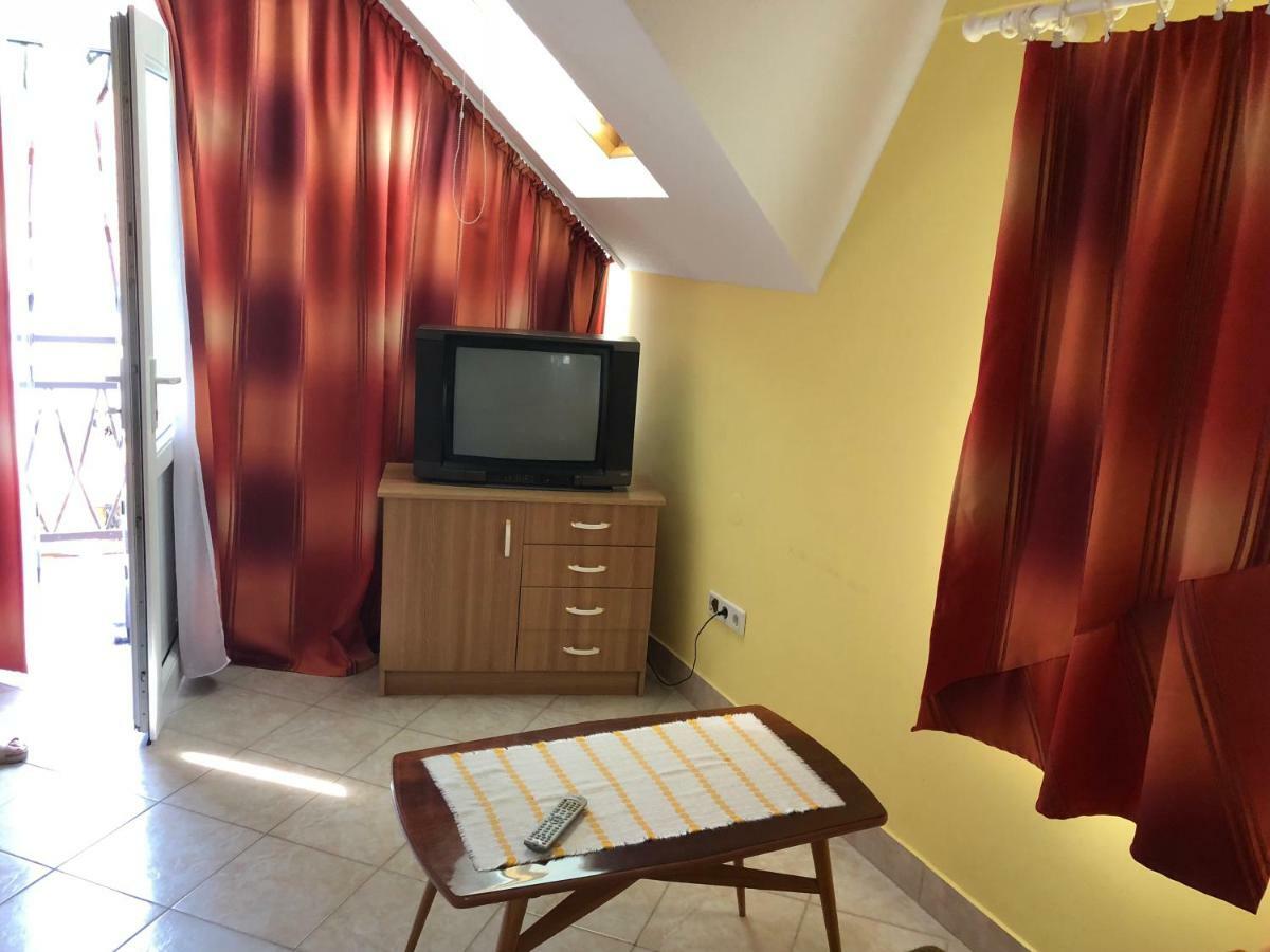 Liget Apartman Balatonföldvár Buitenkant foto